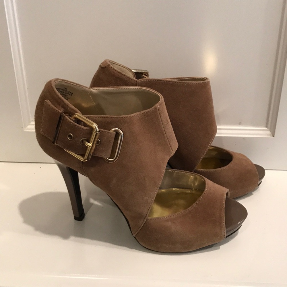 Nine West open toe buckle heel, size 7